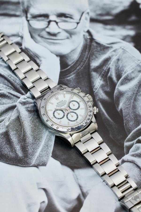 6月9日，保罗·纽曼(Paul Newman)的两枚劳力士代托纳(Rolex Daytonas)腕表和Comex Sea-Dweller全套腕表登上了苏富比重要手表拍卖的头条