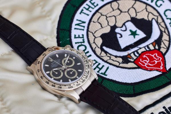 6月9日，保罗·纽曼(Paul Newman)的两枚劳力士代托纳(Rolex Daytonas)腕表和Comex Sea-Dweller全套腕表登上了苏富比重要手表拍卖的头条