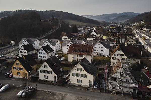 深入参观Hölstein, Oris建造的城市