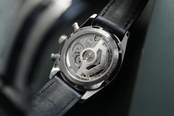 重新设计的TAG Heuer Carrera计时码表:遇见39mm“玻璃盒”(现场图片)