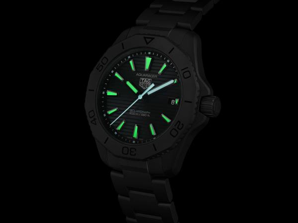 介绍泰格豪雅的aququaracer Solargraph回归，比以往更轻