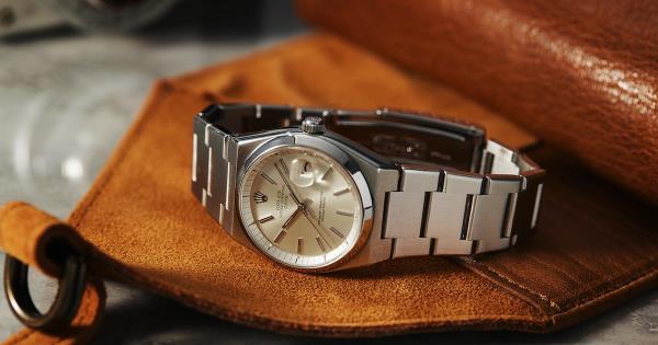 1987年的Audemars Piguet Royal Oak, 1977年的Rolex蚝式万年表，以及1950年代的Universal gen<e:1> Polerouter